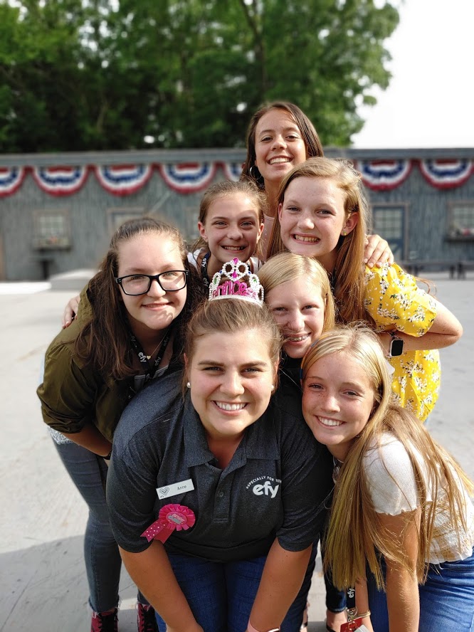This image has an empty alt attribute; its file name is efy-girls.jpg